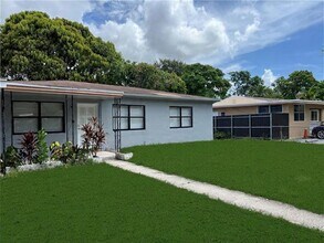 1135 NW 127th St in North Miami, FL - Building Photo - Building Photo