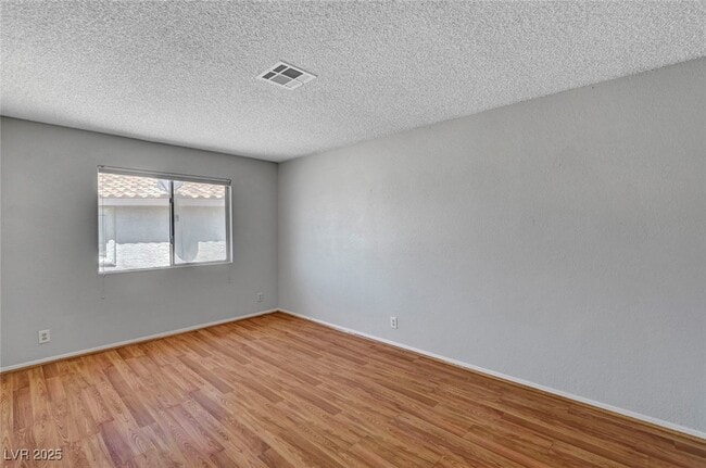 property at 913 Falconhead Ln