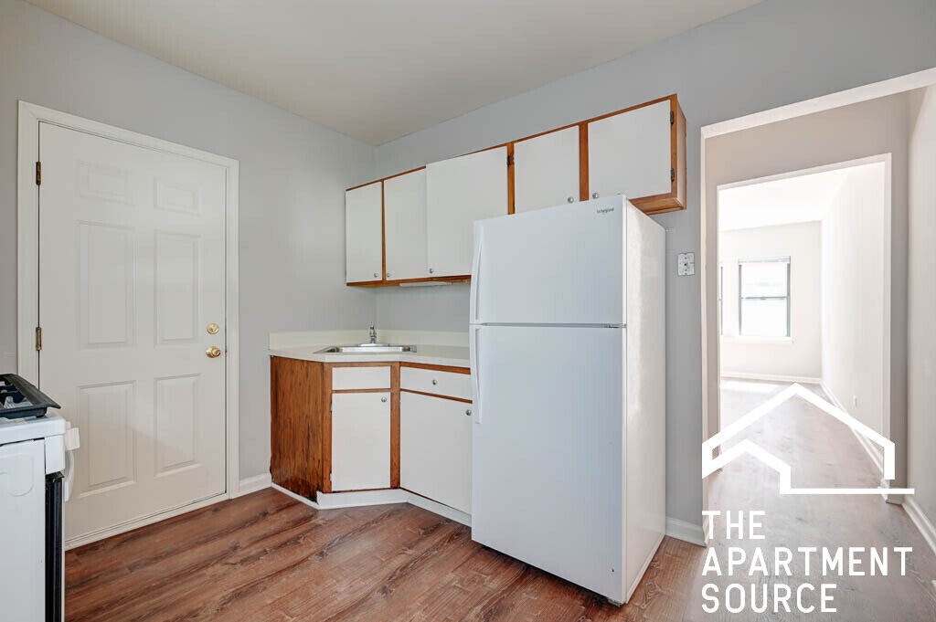 5744 N Winthrop Ave in Chicago, IL - Building Photo