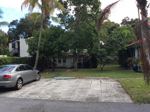 502 S Lake Dr in Lantana, FL - Foto de edificio - Building Photo
