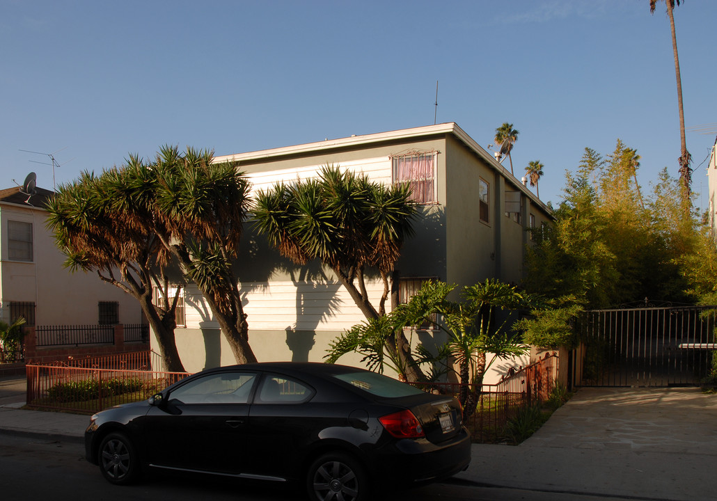 145 N Edgemont St in Los Angeles, CA - Building Photo