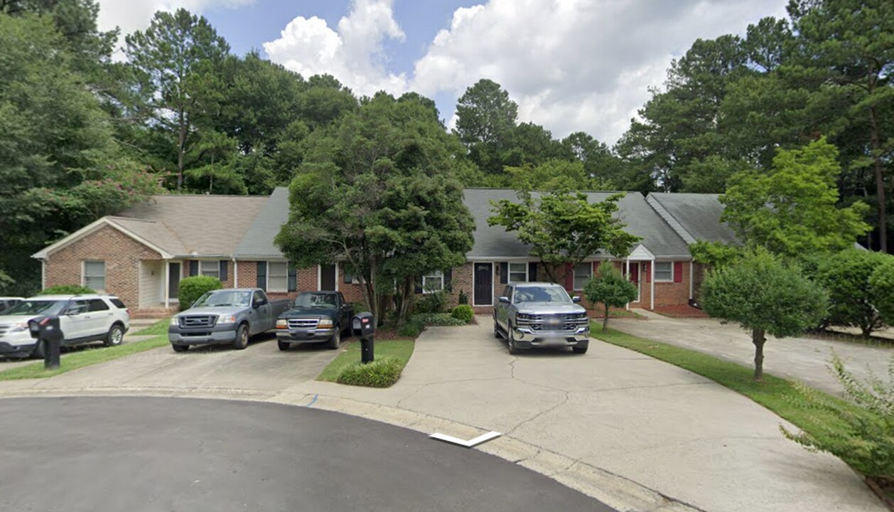 505 Williamsburg Way in Fayetteville, GA - Building Photo