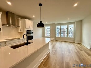 527 Munson Woods Walk in Short Pump, VA - Foto de edificio - Building Photo