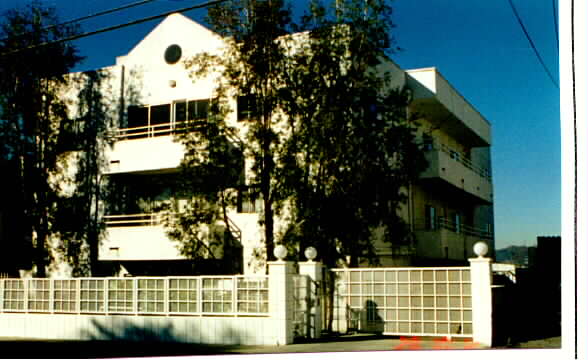 975 Manzanita St in Los Angeles, CA - Building Photo - Building Photo