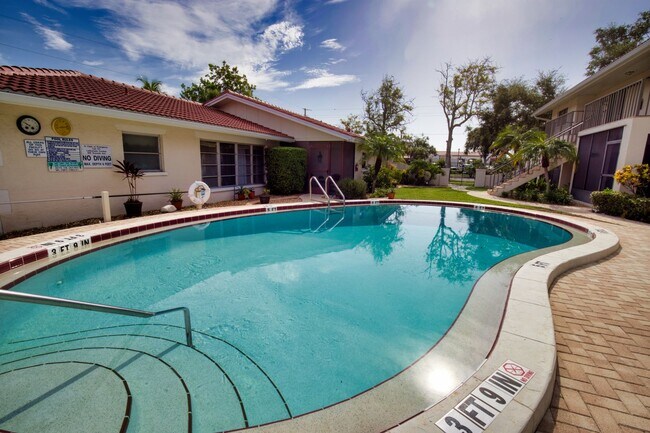 100 Avenue Des Pasque Ave in Venice, FL - Building Photo - Building Photo