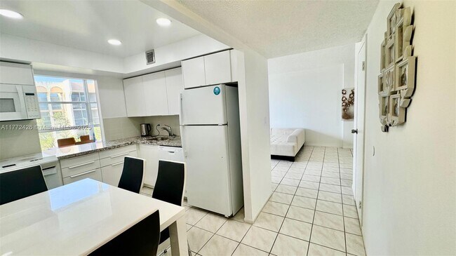 801 Three Islands Blvd, Unit 401 in Hallandale Beach, FL - Building Photo - Building Photo