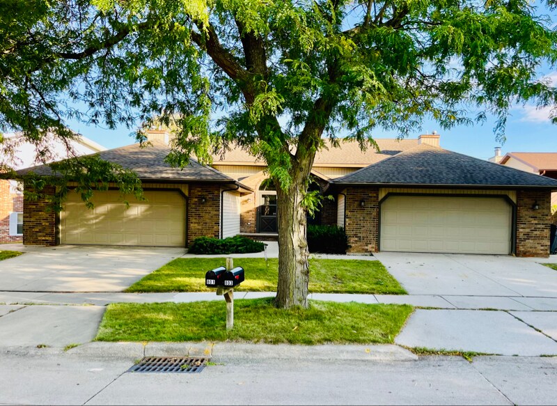 803 W Ridgeview Dr in Appleton, WI - Building Photo