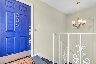 386 N Post Oak Ln in Houston, TX - Building Photo - Building Photo