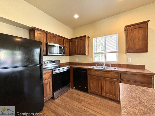 929 N Bonsai Ln in Meridian, ID - Building Photo - Building Photo