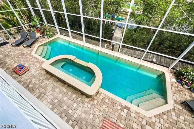 21580 Indian Bayou Dr, Unit 582 in Fort Myers Beach, FL - Foto de edificio - Building Photo