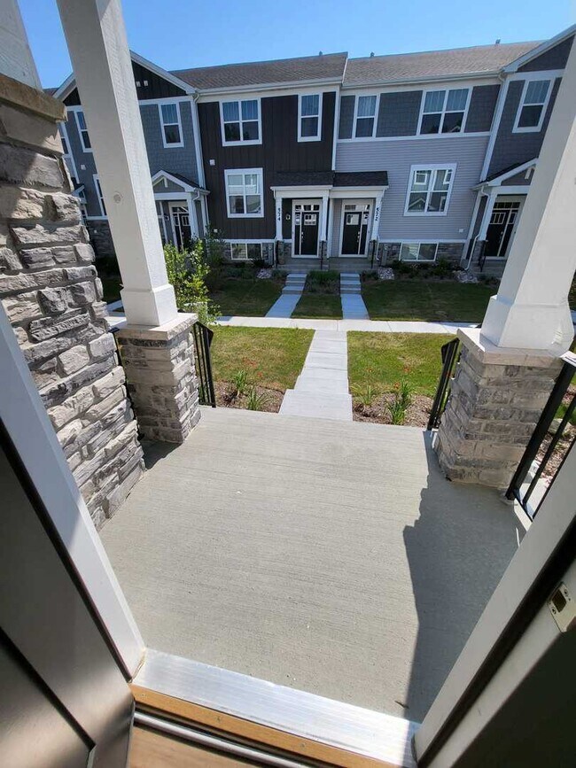 588 Wolverine Dr in Aurora, IL - Building Photo - Building Photo