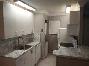 522 Trace Cir in Deerfield Beach, FL - Foto de edificio - Building Photo