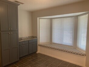 6033 73rd St in Lubbock, TX - Foto de edificio - Building Photo