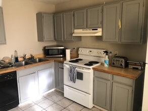 110 Villa Ct in West Columbia, SC - Building Photo - Building Photo