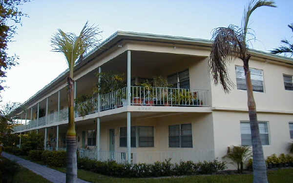 4780 Pine Tree Dr in Miami Beach, FL - Building Photo