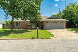 4003 Sunhill Dr in Greenville, TX - Building Photo - Building Photo