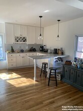 21 Kinross Rd, Unit 3 in Boston, MA - Foto de edificio - Building Photo