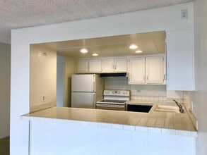 4944 Cass St in San Diego, CA - Building Photo - Building Photo