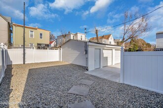 11 E 43rd St in Bayonne, NJ - Building Photo - Building Photo