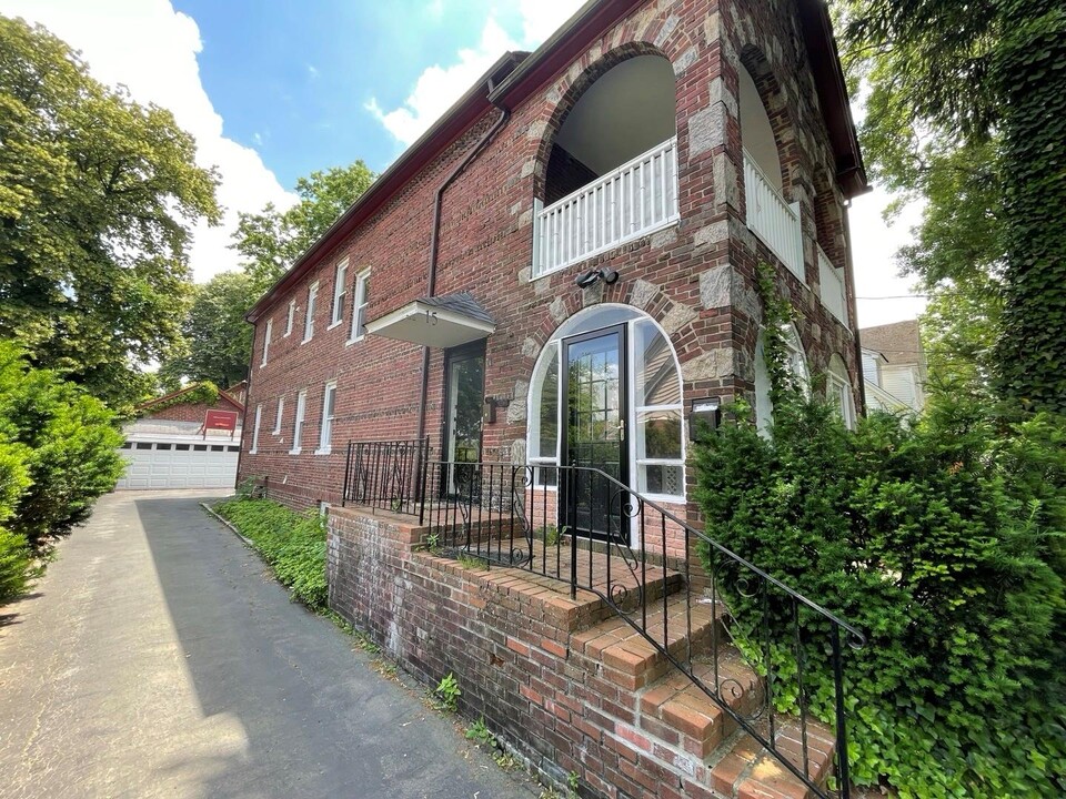 15 Prospect St in Great Neck, NY - Building Photo