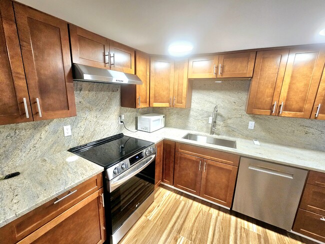 686 Parker St, Unit 1