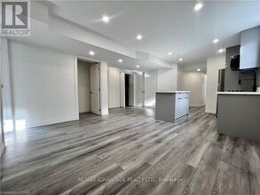 901 Lennon Wy in London, ON - Building Photo - Building Photo