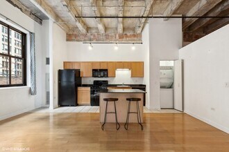 20 N State St, Unit 507 in Chicago, IL - Building Photo - Building Photo