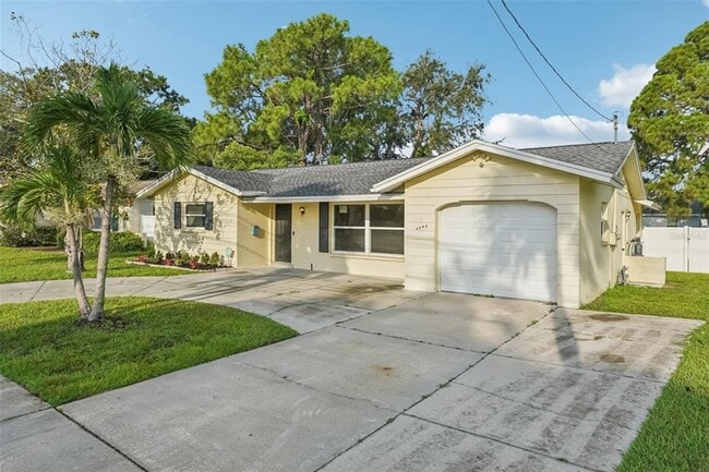 6040 Denver St NE in St. Petersburg, FL - Building Photo - Building Photo