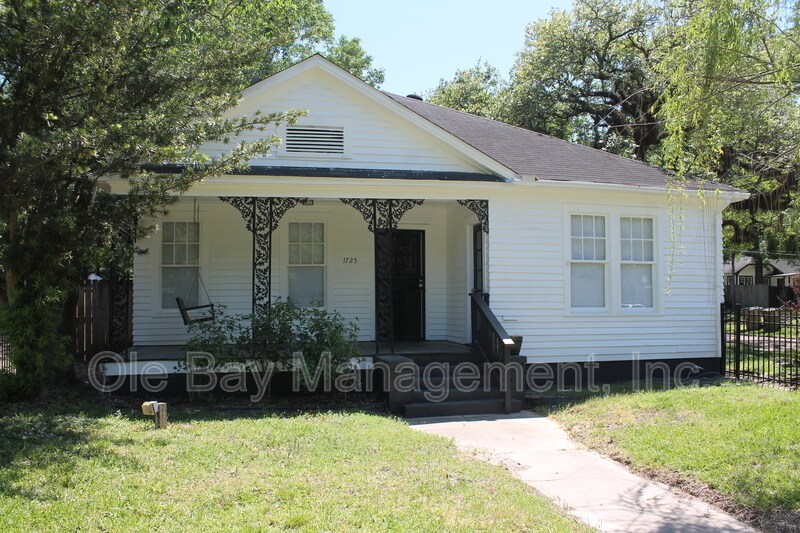1725 Laurel St in Mobile, AL - Building Photo