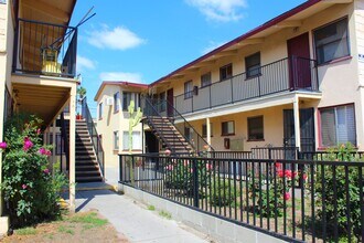 7243 Vineland in Sun Valley, CA - Building Photo - Building Photo