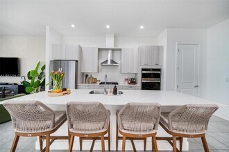 4408 NW 80th Ave in Doral, FL - Building Photo - Building Photo