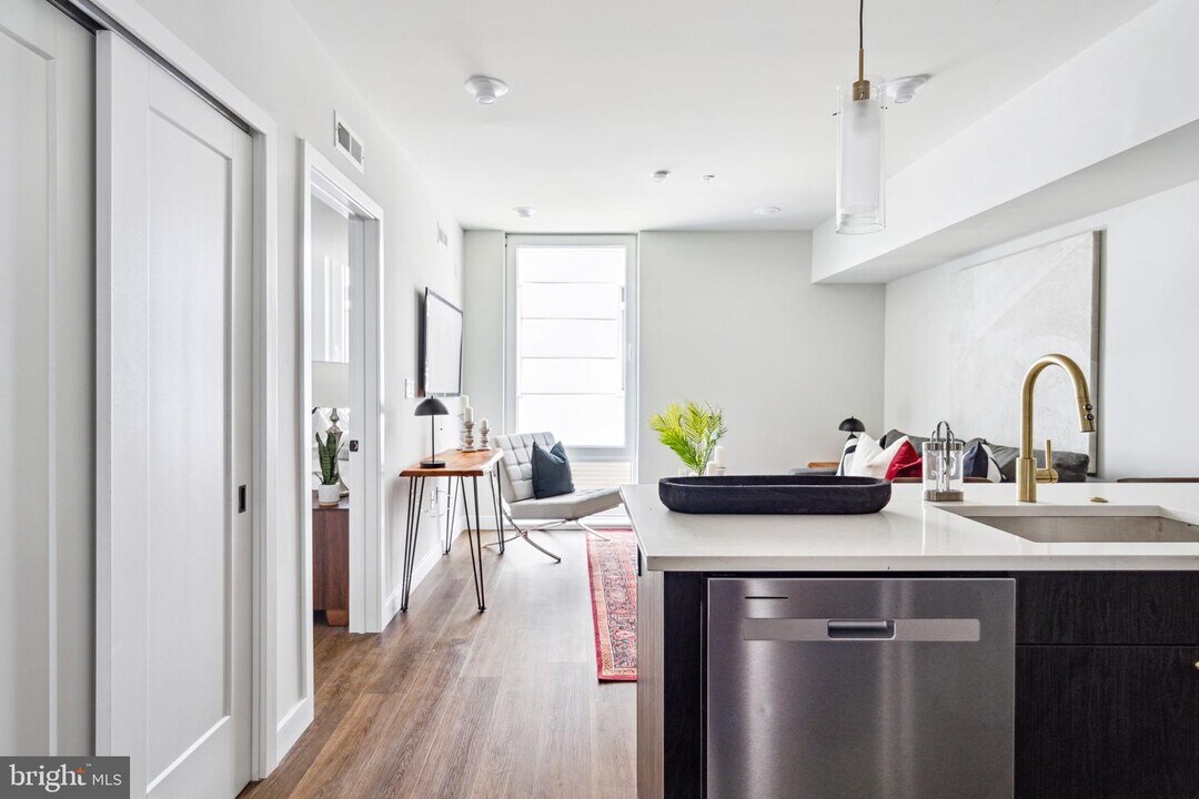 1102 Germantown Ave-Unit -UNIT 207 in Philadelphia, PA - Building Photo