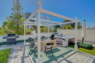 5248 Rambling Rd in Las Vegas, NV - Building Photo - Building Photo