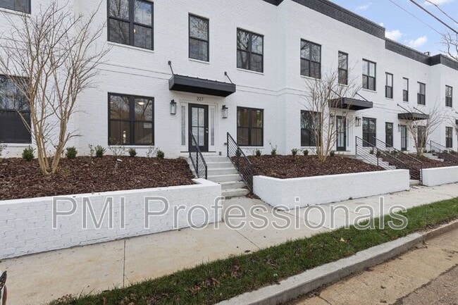 property at 229 S Bilbro Ave