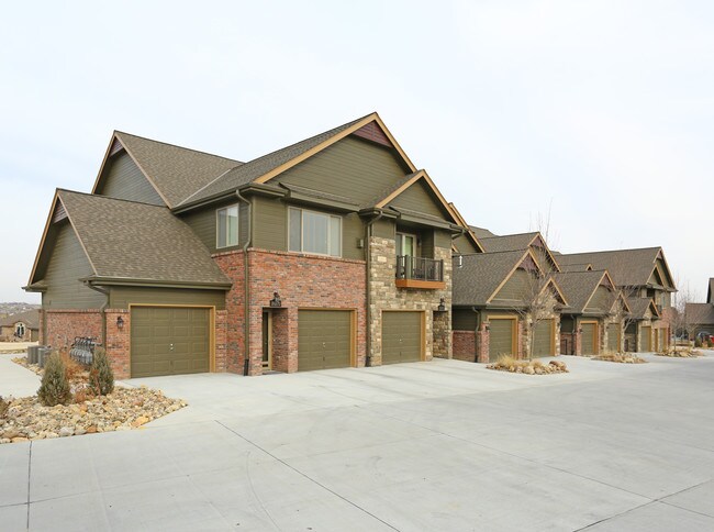 Bellbrook Townhome Apartments in Gretna, NE - Building Photo - Building Photo