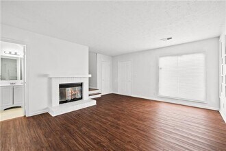 151 Old Ferry Way in Roswell, GA - Foto de edificio - Building Photo