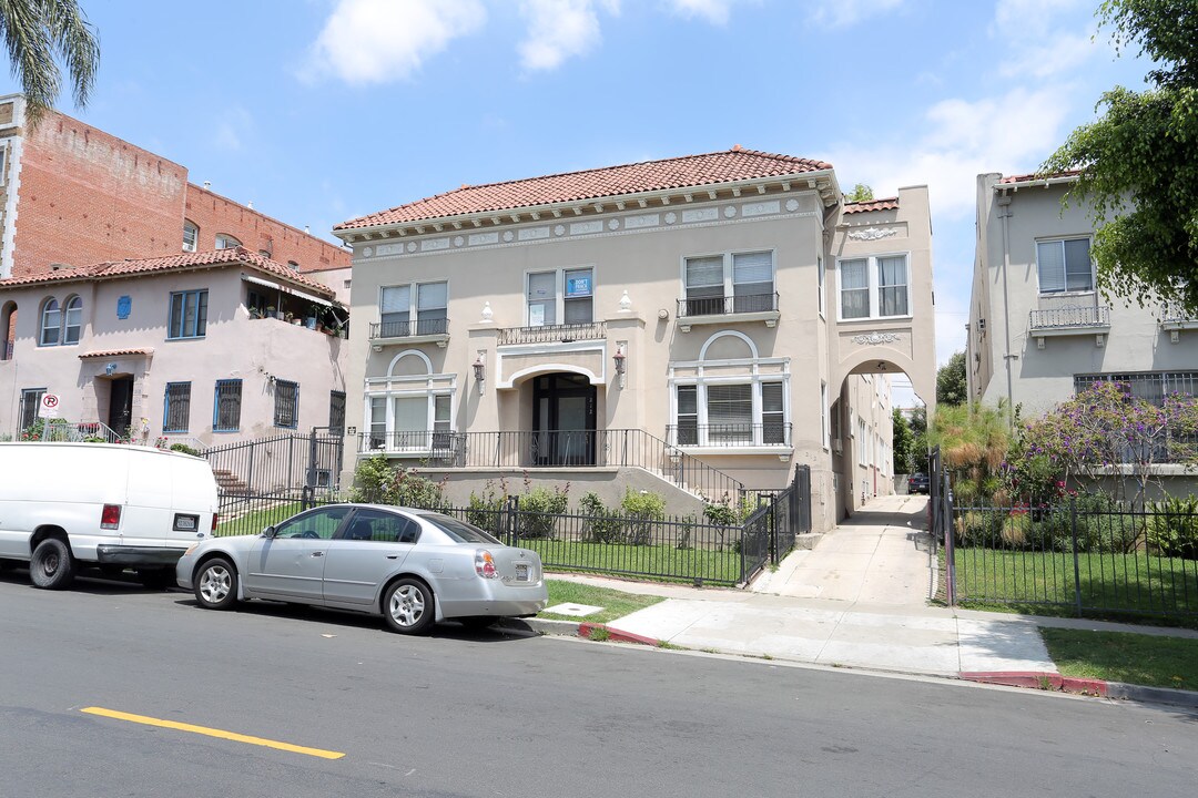 212 S Kenmore Ave in Los Angeles, CA - Foto de edificio