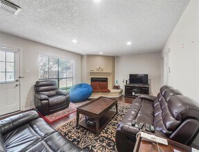 11738 Wickchester Ln in Houston, TX - Building Photo - Building Photo
