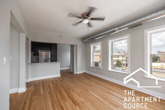 2712 N Milwaukee Ave in Chicago, IL - Building Photo - Building Photo