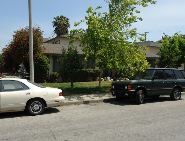 659 E Olive Ave in Sunnyvale, CA - Foto de edificio - Building Photo