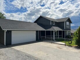 610-612 12th St NE in East Wenatchee, WA - Building Photo