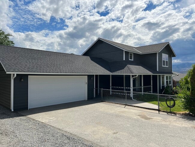 610-612 12th St NE in East Wenatchee, WA - Building Photo - Building Photo