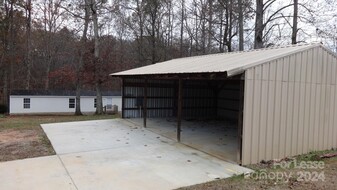 136 Sutton Ct in Statesville, NC - Building Photo - Building Photo