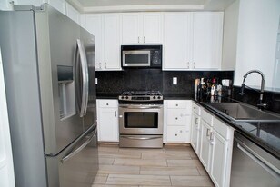 9610 Zelzah Ave in Los Angeles, CA - Building Photo