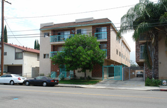 620 S Lake St in Burbank, CA - Building Photo - Building Photo