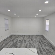3740 Percival Ave in Miami, FL - Building Photo - Building Photo