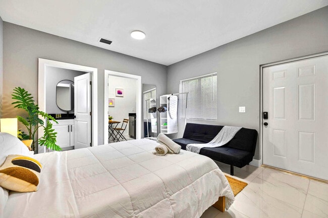 1786 NW 31st St in Miami, FL - Building Photo - Building Photo