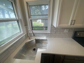 7106 Pine Dr in La Vista, NE - Building Photo - Building Photo