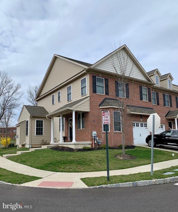 2744 Keebler Ct in Willow Grove, PA - Foto de edificio