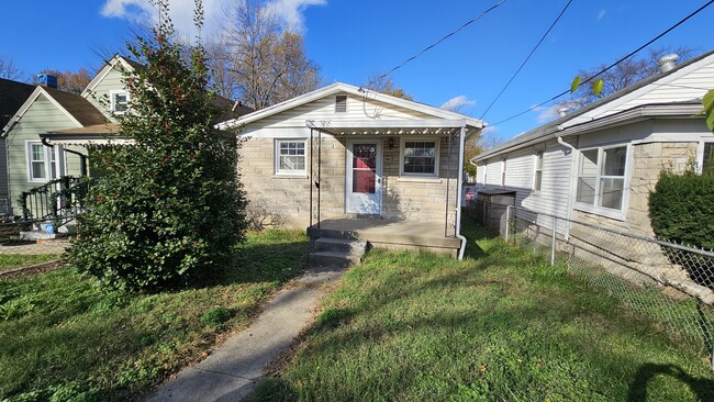 907 Beecher St in Louisville, KY - Building Photo - Building Photo